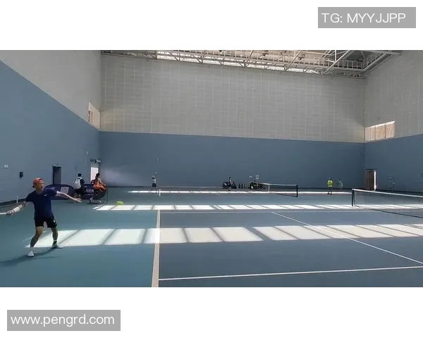 重庆网球队的灵活性揭秘:网球巨献背后的训练与技巧探索 重庆网球队的灵活性揭秘:网球巨献背后的训练与技巧探索