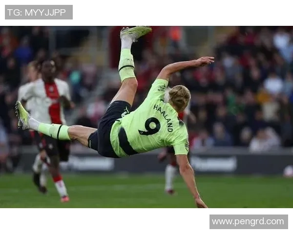 被戏耍的足球明星背后的故事与荣耀如何交织成传奇人生